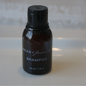 Kit Amenities com 10 Shampoo luxo  Melão com Jasmim Realgem´s