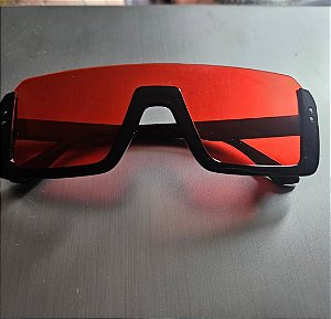 Óculos lentes vermelhas