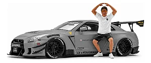 Nissan GTR (R35) Liberty Walk e Boneco Kato San 1:18 Solido Cinza
