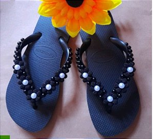 Chinelo Havaianas Top Decorados Preto com perolas branca