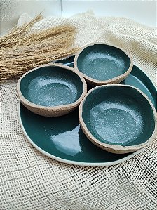 Petisqueira com três cumbucas