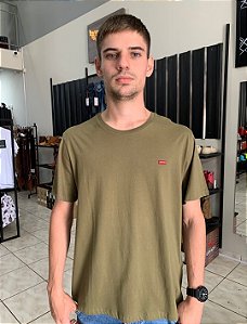 Camiseta Levi´s Masculina Verde Militar Básica 0080