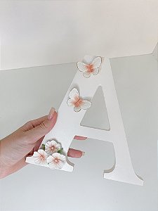 Letra personalizada flores e borboletas