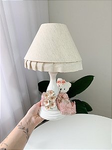 Abajur com flores e ursa realeza