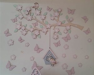 Aplique de parede galha com flores borboletas passarinhos