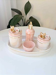 Kit higiene branco menina aplique cavalo flores rosa velho com filete de ouro 5 peças