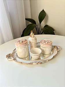 Kit higiene floral e rosa velho com filete de ouro aplique flores e borboletas 5 peças