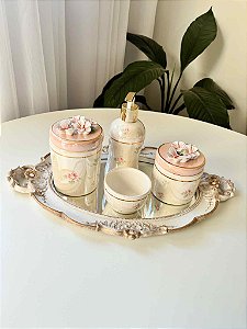 Kit higiene floral e rosa velho com filete de ouro aplique flores e borboletas 5 peças