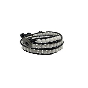 Pulseira cordão de três voltas de pedras na cor branca