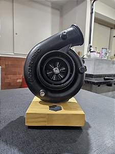 Expositor Turbina EcoTurbo .70 + Base Madeira - Preto Fosco