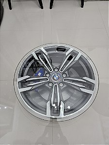 Mesa de Centro com Roda BMW M6 aro 18