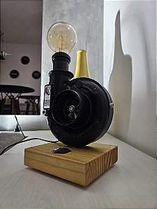 Luminária Turbina Fria Holset + LED Filamento 4w 2200k + Base Madeira