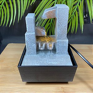 FONTE DE AGUA DECORATIVA 4 QUEDAS CINZA 1LED BIVOLT 13X12X18CM