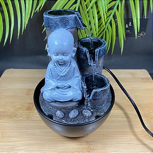 FONTE DE AGUA DECORATIVA BABY BUDA 1LED CINZA 3QUEDAS BIVOLT 13X13X18