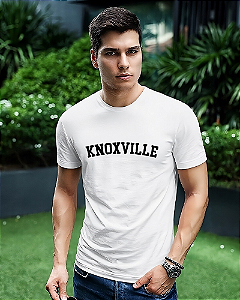 Camisa T-Shirt Branca Estampa Minimalista Modelo Knoxville