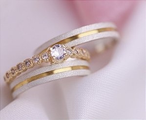 Par Aliança Brilho iluminado 3mm fio Banhado a Ouro 18K com solitário