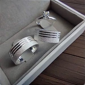 Par Aliança Detalhada Fosca 6mm com Brinde