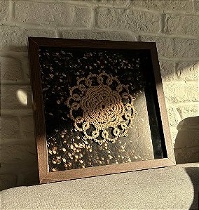 Quadro de Parede Flores e Mandala Frivolité (33x33)