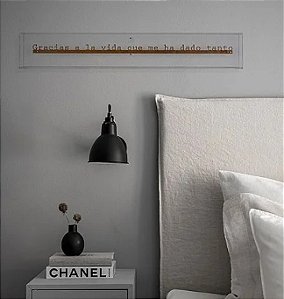 Frase de Ferro na Caixa de Acrílico (Gracias a la vida que me ha dado tanto)