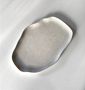 Bandeja Decorativa Orgânica em Cerâmica Off-white (30x21)