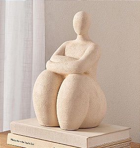 Escultura de Mulher Sentada com as Mãos nas Pernas (Tamanho Grande)
