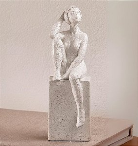Escultura Decorativa de Mulher Pensativa (20x06)
