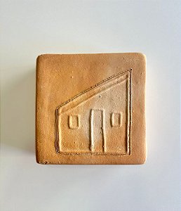 Tijolinho Decorativo de Barro Casinha Inclinada (15x15) | Coleção Barrolândia