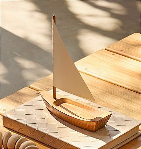 Escultura Barco a Vela em Madeira e Metal (G)