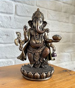 Escultura Lord Ganesha sobre Flor de Lótus (20x11x09)