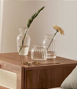 Trio de Mini Vasos Decorativos em Vidro com Borda Dourada