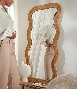 Espelho Decorativo Ondulado com Moldura em Madeira (114x60)