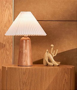 Abajur de Mesa em Madeira com Cúpula de Linho Branco (44x35)