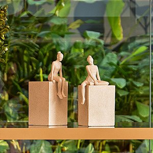 Escultura Decorativa de Mulher Sentada Block (26x13)