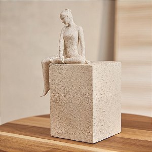Escultura Decorativa de Mulher Sentada Block (24x13)