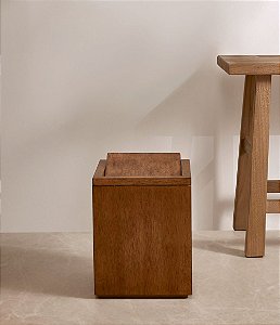 Lixeira em Madeira Quadra com Fechamento de Imã (25x20x20)