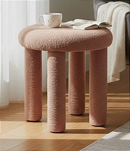 Banquinho Rosê em Bouclé e Madeira (41x38)