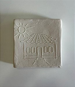 Tijolinho Decorativo de Barro Branco Casa e Sol II (15x15) | Coleção Barrolândia