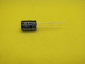 Capacitor Eletrolítico 220uF X 25V 8X12 105°C