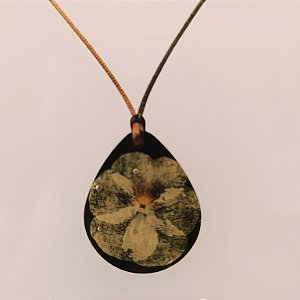 Colar "Amor Perfeito- Fundo Preto " A