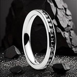 Anel Aparador Com Pedras Negras de Zircônias