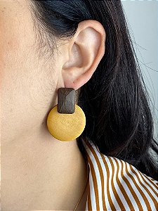 Brinco Madeira Minimalista