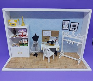 Quadro Cenário Miniatura Ateliê de Costura Costureira