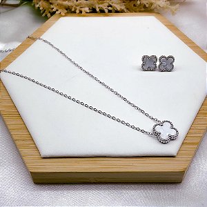 CONJUNTO BRINCO E COLAR AÇO INOX 45 CM  PRATEADO PINGENTE TREVO - MADREPÉROLA