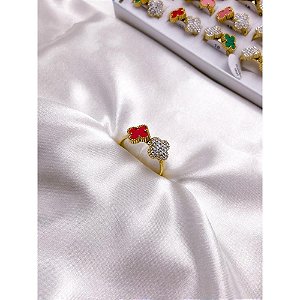 ANEL AÇO INOXIDÁVEL TREVO CRAVEJADO DOURADO - VERMELHO