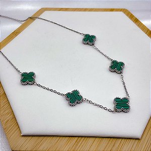 COLAR AÇO INOX 45 CM TREVO PRATEADO - VERDE