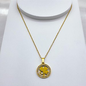 COLAR AÇO INOXIDÁVEL 45CM PINGENTE TREVO VAZADO CRAVEJADO STRASS - DOURADO