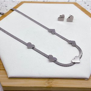 CONJUNTO COLAR FITA MALHA 45CM  E BRINCO AÇO INOXIDÁVEL CORAÇÃO - PRATEADO