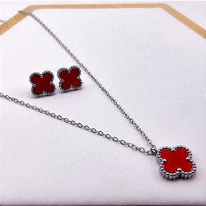 CONJUNTO BRINCO E COLAR AÇO INOX 45 CM  PRATEADO PINGENTE TREVO - VERMELHO