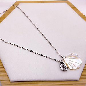 COLAR AÇO INOXIDÁVEL 45CM  CONCHA PEROLADA PRATEADO - BÚZIOS