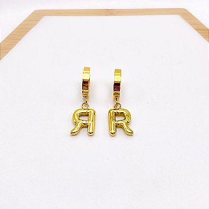 BRINCO ARGOLINHA CLICK AÇO INOXIDÁVEL LETRAS - DOURADO Modelo:R